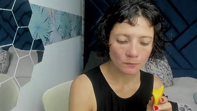 Snapshot of Valery_More__ chatting on 10-04-25, 12:03 Valery More online show from 10-04-25, 12:03