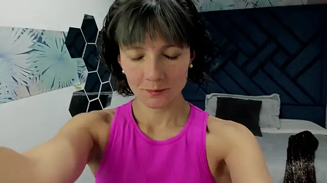 Snapshot of Valery_More__ chatting on 11-18-25, 12:31 Valery More online show from 11-18-25, 12:31