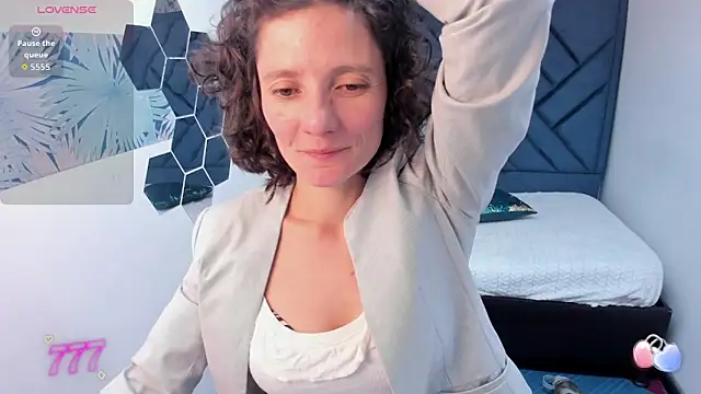Valery More   online show from 06-17-26, 01:12