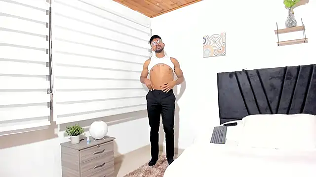 Taylormaccurdy  online show from 10-01-25, 03:18