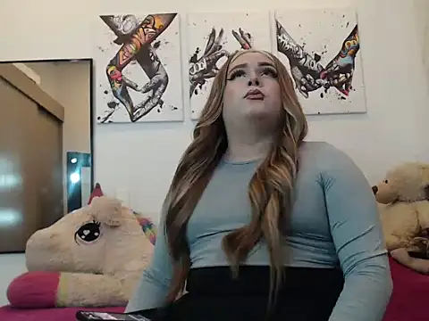 Snapshot of Redvelvett22 chatting on 10-08-25, 05:16 Redvelvett22 online show from 10-08-25, 05:16