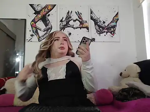 Snapshot of Redvelvett22 chatting on 10-09-25, 07:23 Redvelvett22 online show from 10-09-25, 07:23