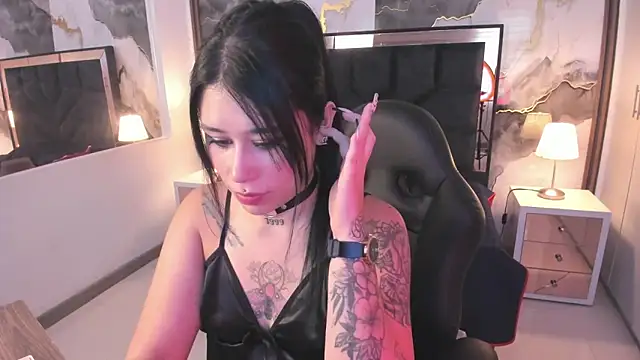 SusanVilla online show from 06-22-26, 07:44