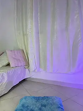 Snapshot of In-Ur-dreams chatting on 10-18-25, 10:32 In-Ur-dreams online show from 10-18-25, 10:32