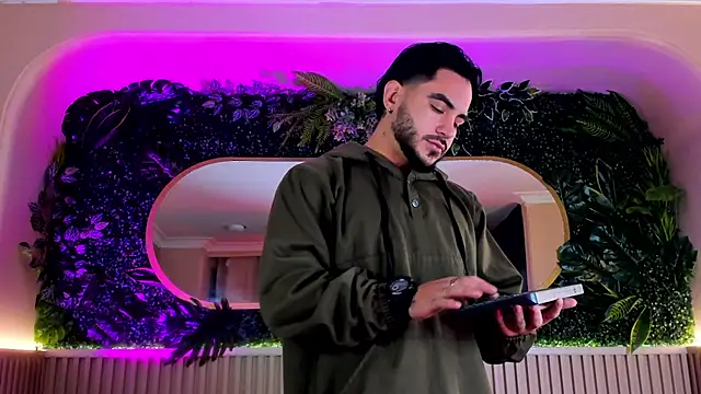 Snapshot of Dante_Dimarco chatting on 10-01-25, 10:49 Dante Dimarco online show from 10-01-25, 10:49