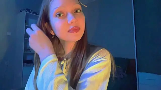 EmiIyKitty online show from 10-04-25, 08:07