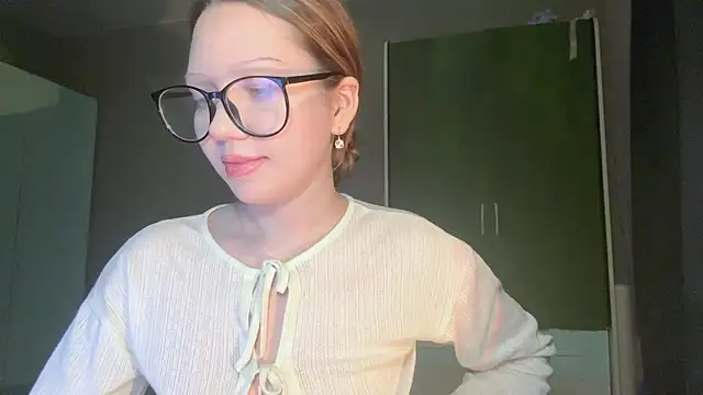 EmiIyKitty online show from 11-02-25, 08:11