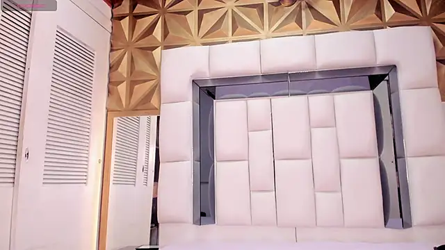 Snapshot of violet_milleer chatting on 10-23-25, 07:01 violet milleer online show from 10-23-25, 07:01