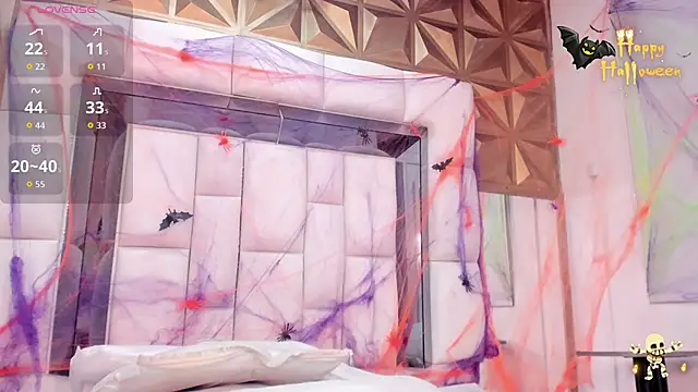 Snapshot of violet_milleer chatting on 10-30-25, 07:25 violet milleer online show from 10-30-25, 07:25