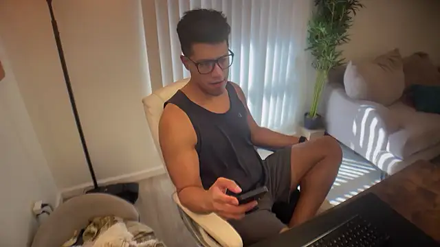 Snapshot of austinfxxx chatting on 10-17-25, 09:50 austinfxxx online show from 10-17-25, 09:50