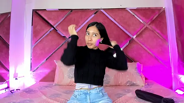 Amelia Rivas online show from 10-12-25, 06:18