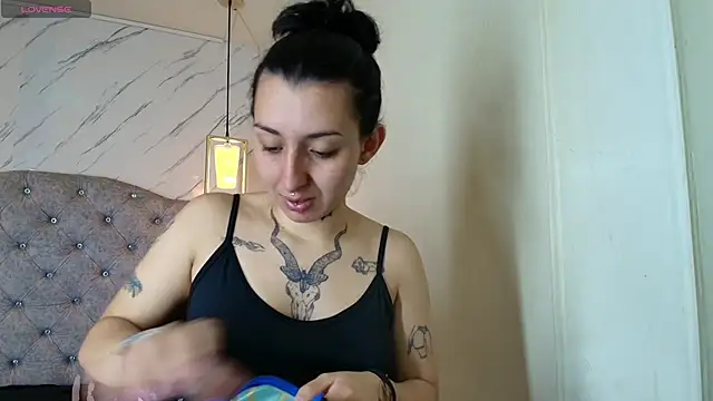 Snapshot of Iris__77 chatting on 10-10-25, 03:55 Iris 77 online show from 10-10-25, 03:55