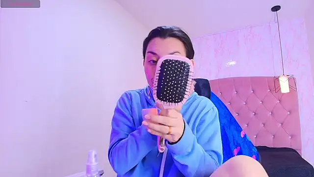 Snapshot of Iris__77 chatting on 10-11-25, 06:50 Iris 77 online show from 10-11-25, 06:50