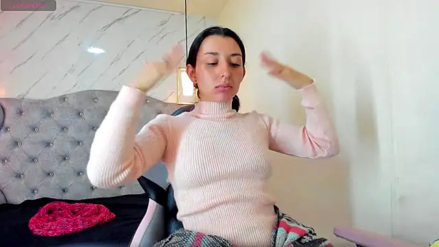 Snapshot of Iris__77 chatting on 10-14-25, 06:20 Iris 77 online show from 10-14-25, 06:20