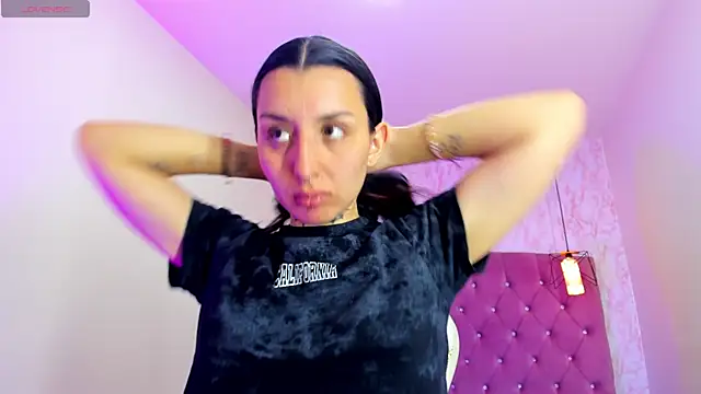 Snapshot of Iris__77 chatting on 10-29-25, 07:15 Iris 77 online show from 10-29-25, 07:15