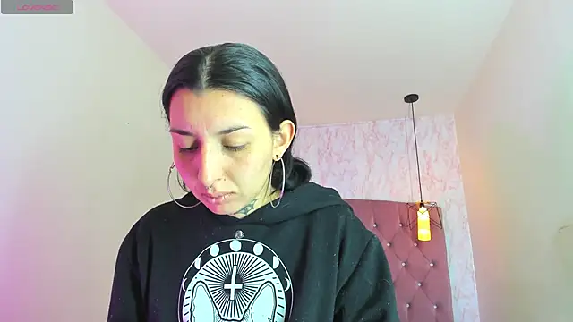 Snapshot of Iris__77 chatting on 11-06-25, 06:31 Iris 77 online show from 11-06-25, 06:31