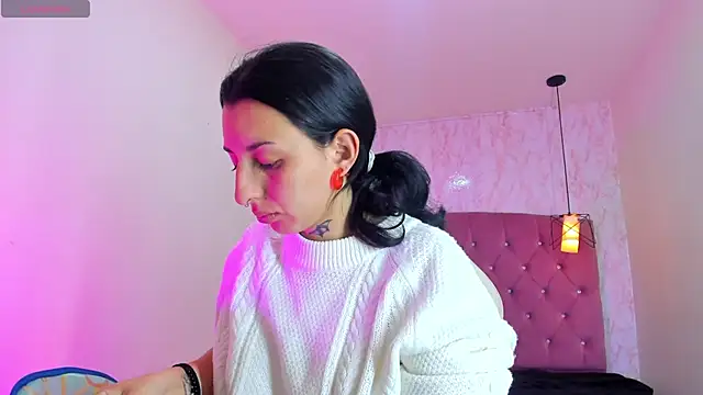 Snapshot of Iris__77 chatting on 11-13-25, 06:07 Iris 77 online show from 11-13-25, 06:07