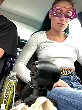 GoldenPussy1329 online show from 10-15-25, 10:04