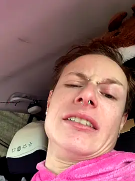 GoldenPussy1329 online show from 12-20-25, 11:06