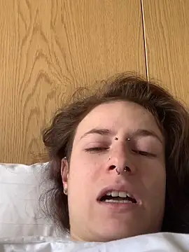 Snapshot of GoldenPussy1329 chatting on 02-26-26, 02:27 GoldenPussy1329 online show from 02-26-26, 02:27