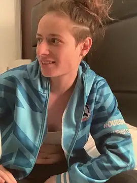 Snapshot of GoldenPussy1329 chatting on 03-08-26, 10:13 GoldenPussy1329 online show from 03-08-26, 10:13