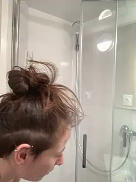 Snapshot of GoldenPussy1329 chatting on 03-18-26, 10:29 GoldenPussy1329 online show from 03-18-26, 10:29