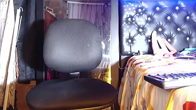 Snapshot of taylor_hot85 chatting on 11-16-25, 11:10 taylor hot85 online show from 11-16-25, 11:10