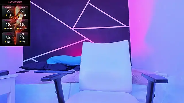 Snapshot of VynnyBlacke_ chatting on 10-12-25, 08:08 VynnyBlacke online show from 10-12-25, 08:08