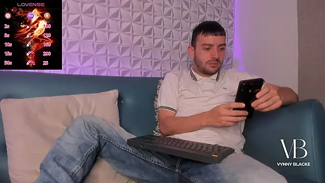 Snapshot of VynnyBlacke_ chatting on 11-13-25, 07:24 VynnyBlacke online show from 11-13-25, 07:24