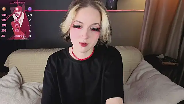 Snapshot of luna_son chatting on 03-08-26, 09:40 luna son online show from 03-08-26, 09:40