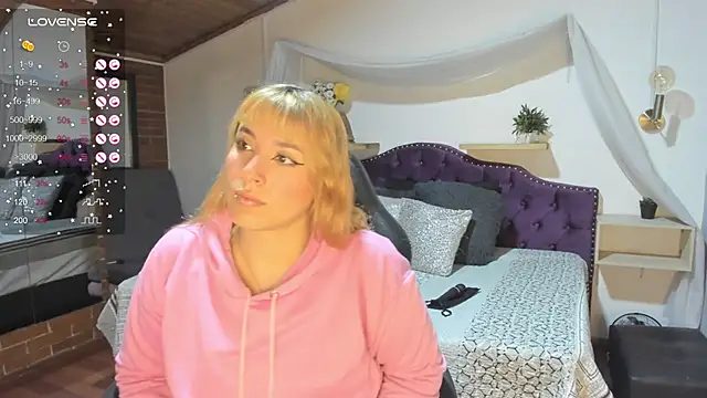 Snapshot of sophialyh_1 chatting on 09-30-25, 01:05 sophialyh 1 online show from 09-30-25, 01:05