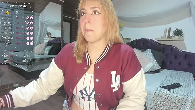 Snapshot of sophialyh_1 chatting on 10-03-25, 12:46 sophialyh 1 online show from 10-03-25, 12:46