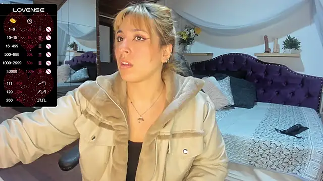 Snapshot of sophialyh_1 chatting on 10-09-25, 12:47 sophialyh 1 online show from 10-09-25, 12:47