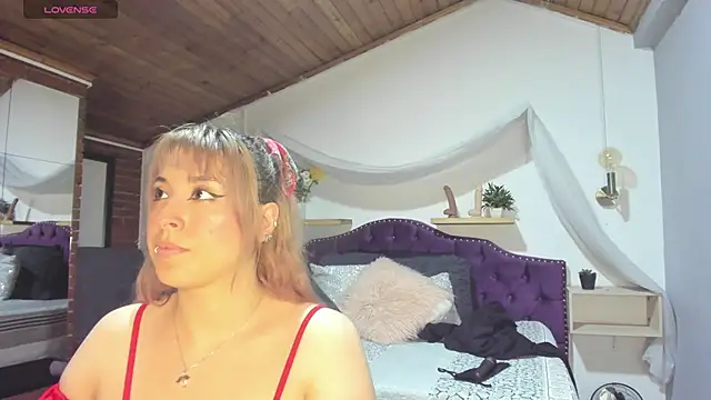 Snapshot of sophialyh_1 chatting on 10-24-25, 12:34 sophialyh 1 online show from 10-24-25, 12:34