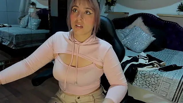 Snapshot of sophialyh_1 chatting on 11-05-25, 01:22 sophialyh 1 online show from 11-05-25, 01:22