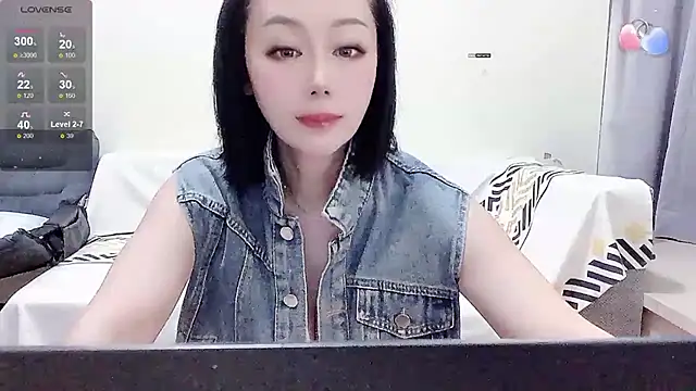 Snapshot of Smile-- chatting on 10-18-25, 12:39 Smile-- online show from 10-18-25, 12:39