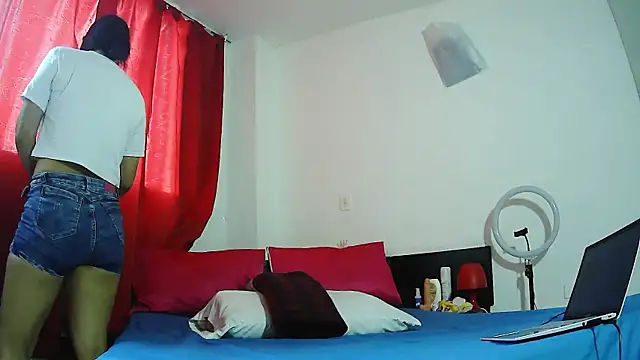 Snapshot of MissAsly chatting on 11-16-25, 04:34 MissAsly online show from 11-16-25, 04:34