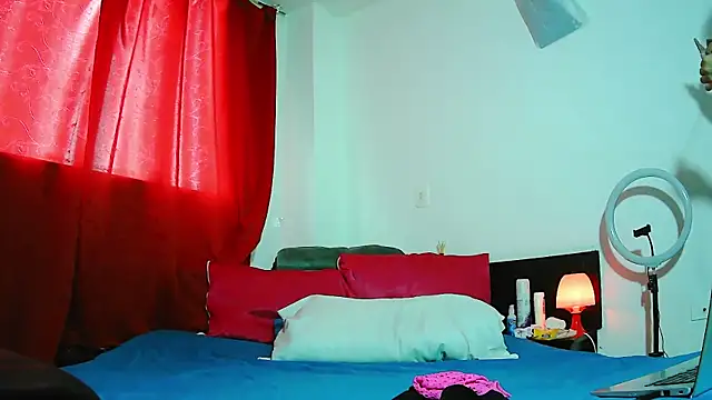 Snapshot of MissAsly chatting on 11-20-25, 01:22 MissAsly online show from 11-20-25, 01:22