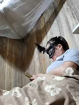 Snapshot of Tuyet_xx chatting on 10-04-25, 02:04 Tuyet xx online show from 10-04-25, 02:04