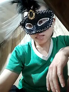 Snapshot of Tuyet_xx chatting on 10-05-25, 02:04 Tuyet xx online show from 10-05-25, 02:04