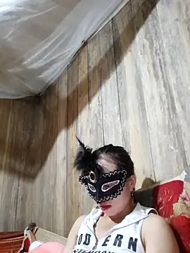 Snapshot of Tuyet_xx chatting on 10-13-25, 02:55 Tuyet xx online show from 10-13-25, 02:55