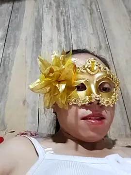 Snapshot of Tuyet_xx chatting on 10-15-25, 03:06 Tuyet xx online show from 10-15-25, 03:06