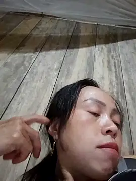 Snapshot of Tuyet_xx chatting on 10-20-25, 03:29 Tuyet xx online show from 10-20-25, 03:29