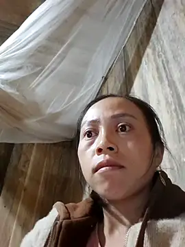 Snapshot of Tuyet_xx chatting on 10-29-25, 08:32 Tuyet xx online show from 10-29-25, 08:32