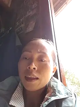 Snapshot of Tuyet_xx chatting on 11-06-25, 04:13 Tuyet xx online show from 11-06-25, 04:13