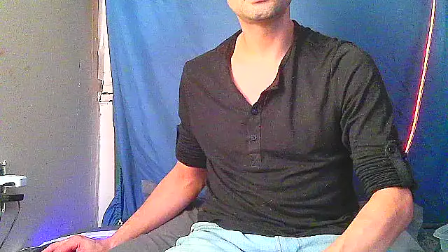 Snapshot of highinhtxx chatting on 10-10-25, 05:23 highinhtxx online show from 10-10-25, 05:23