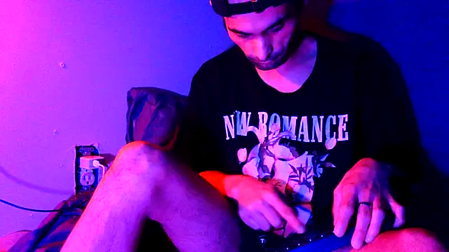 Snapshot of highinhtxx chatting on 10-25-25, 10:15 highinhtxx online show from 10-25-25, 10:15