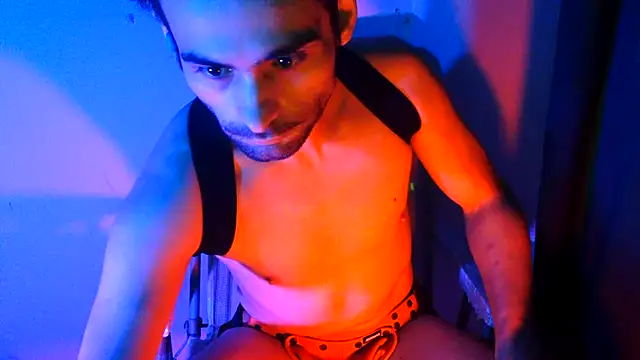 Snapshot of highinhtxx chatting on 11-05-25, 10:43 highinhtxx online show from 11-05-25, 10:43