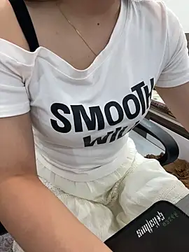 Snapshot of lee_ly chatting on 04-04-26, 06:55 lee ly online show from 04-04-26, 06:55