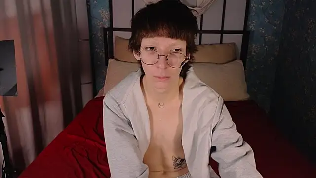 Snapshot of TommieHi chatting on 10-10-25, 12:26 TommieHi online show from 10-10-25, 12:26